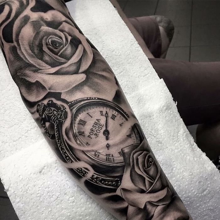 los mejores diseños de tatuajes old school con rosas, motivos de tatuajes en estilo vintage, ideas de tatuajes antebrazo hombre 