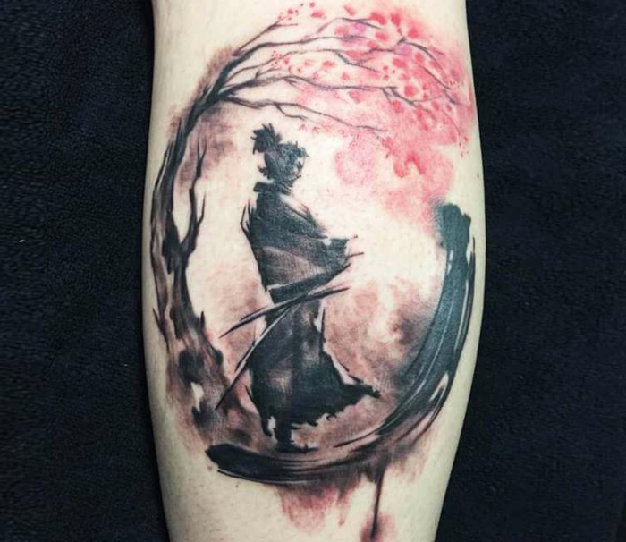 tatuajes de samurai, adorables propuestas de diseños de tatuajes, tatuaje samirai árbol cerezo florecido, diseños para hombres y mujeres 