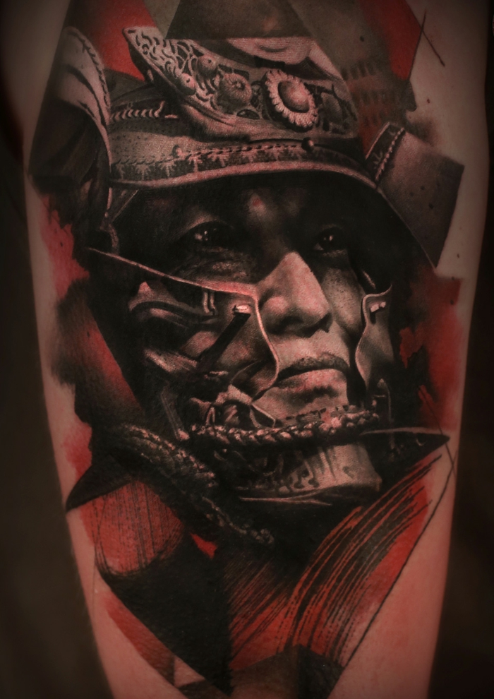 tattoo japones con simbolos de la cultura japonesa, tatuaje samurai en el brazo, diseños de tatuajes hiperrealistas 