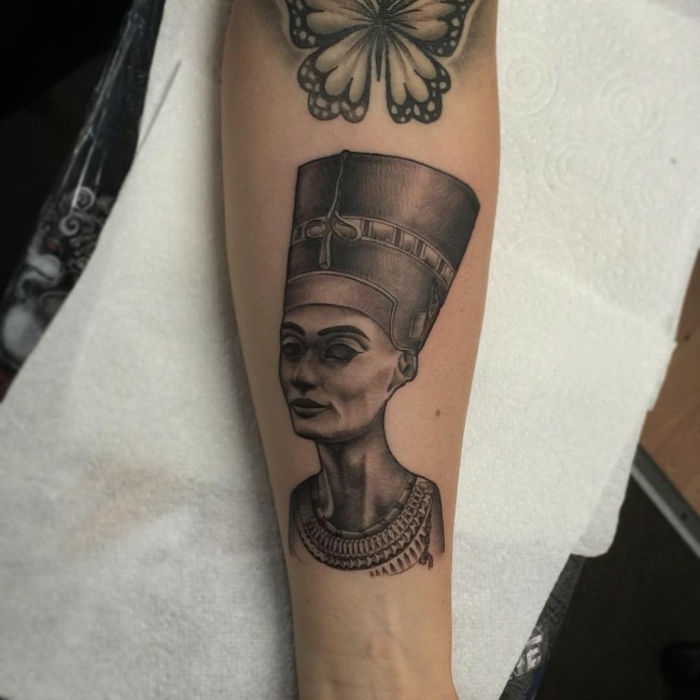 ideas de tatuajes con faraones, galería de imagines con más de 70 ejemplos de tatuajes egipcios, ojo de horus tatuaje y otros simbolos 