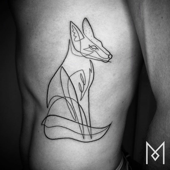 grande tatuaje lineal, ideas de tatuajes de animales con una sola línea continua, tatuajes con signficado unicos y bonitos 