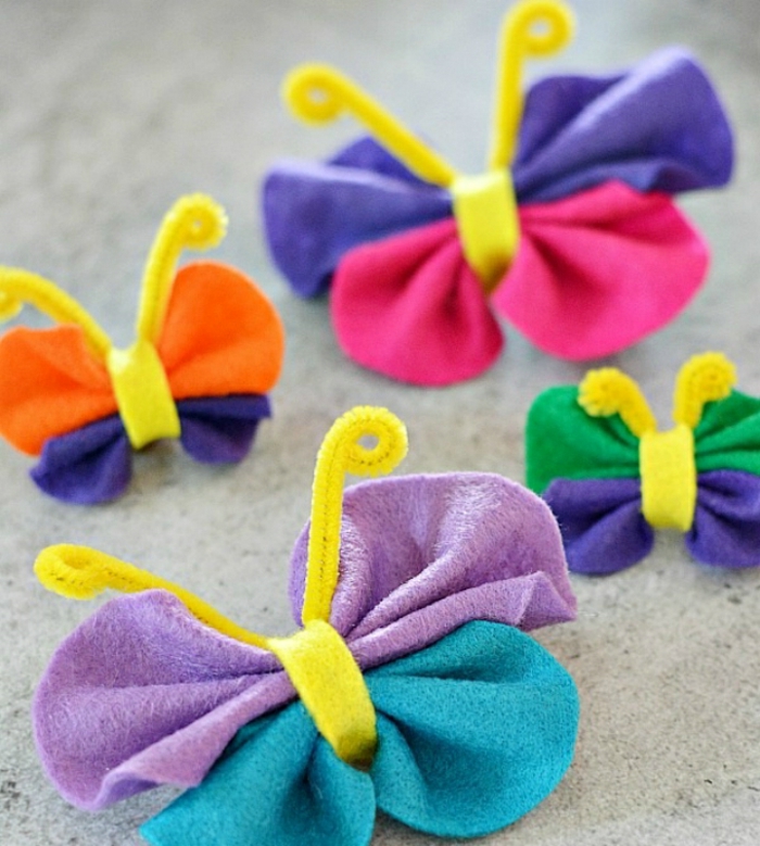 pequeñas mariposas hechas de fieltro en colores, manualidades para niños de 6 a 12 años, ideas de manualidades originales 