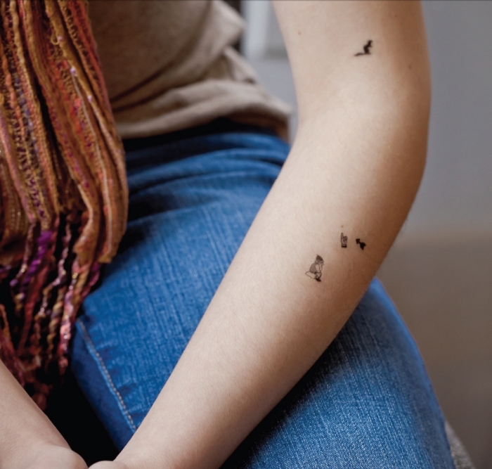 tatuajes pequeños para mujer, tattoos pequeños en la mano, detalles super pequeños para tatuarte, diseños de tatuajes bonitos 