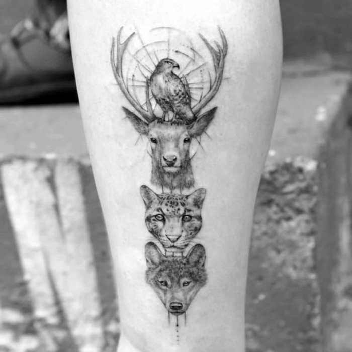 animales geométricos tatuados en la pantorrilla, lobo, tigre, ciervo y aguila, diseños de tattoos con animales salvajes 