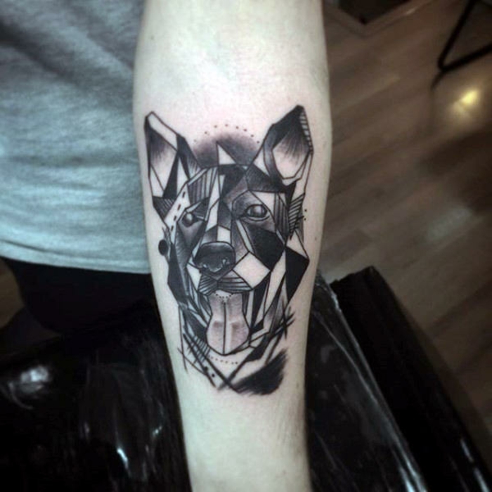 tatuajes de mascotas originales, diseños de animales geométricos, bonito tatuaje perro con tinta negra en el antebrazo 