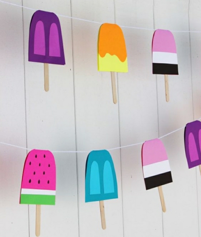 decoración para fiestas de verano paso a paso, guirnalda helados en colores vibrantes, manualidades sencillas y fáciles de hacer 