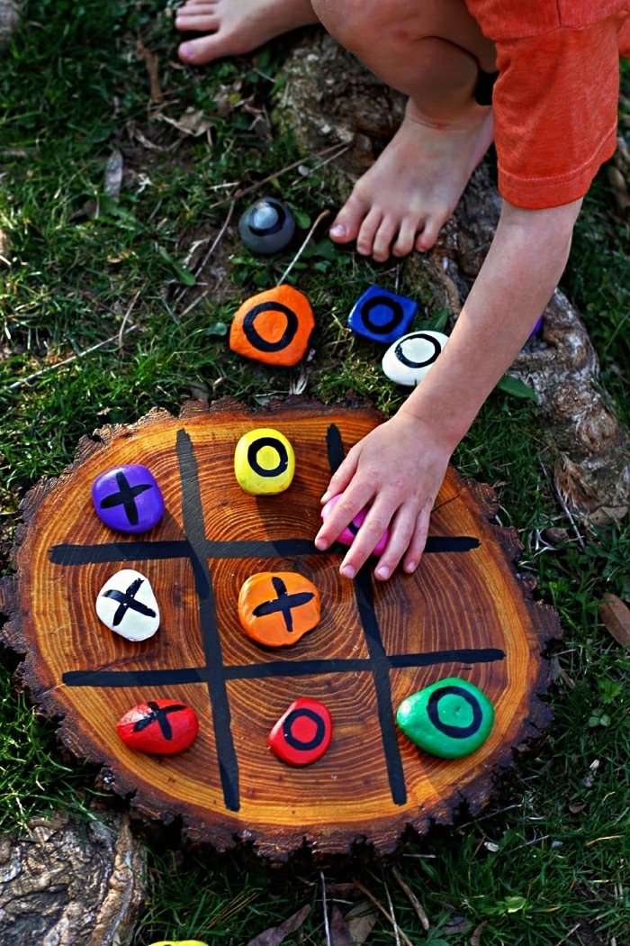 tres en raya para jugar en el jardin, manualidades faciles y rapidas originales ideas, actividades para los más pequeños 