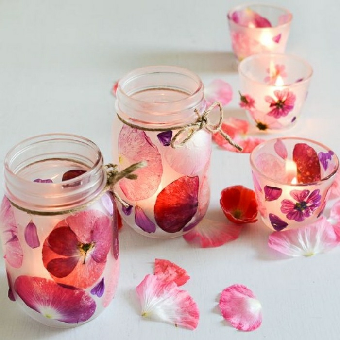 ideas de manualdiades para niños faciles y rapidos con las que puedes decorar el jardín, frascos decorados con velas y flores 