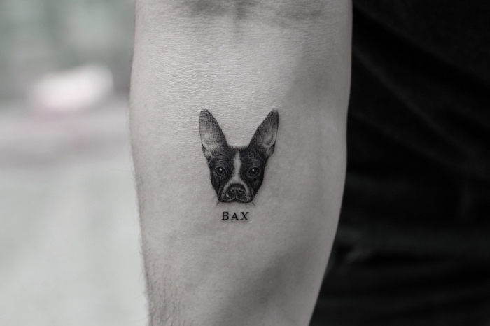 perro-tatuado-en-el-antebrazo-diseños-de-tatuajes-bonitos-ideas-de-tatuajes-para-hombres-pequeños-tatuaje-perro-nombre tatuaje antebrazo perro, tatuajes pequeños hombre, diseños de tatuajes unicos, tatuajes tinta negra en el antebrazo