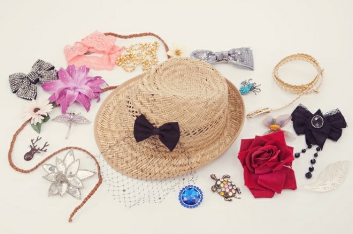 ideas de manualidades infantiles para niña, decoración sombrero con detalles para el verano, sugerencias de actividades para el verano 