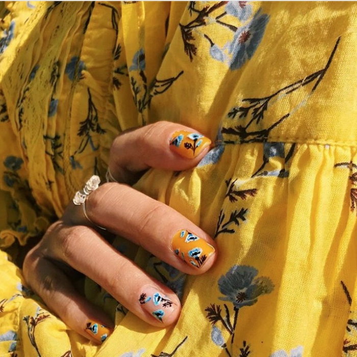 colores y decorados de uñas en tendencia, uñas verano originales y bonitas, cómo pintarse las uñas en verano, diseños originales 