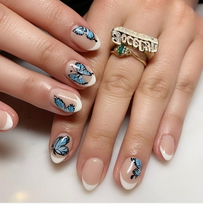 uñas delicadas con decorados con mariposas, originales diseños de uñas, uñas de gel 2019 en imagines, tendencias primavera verano