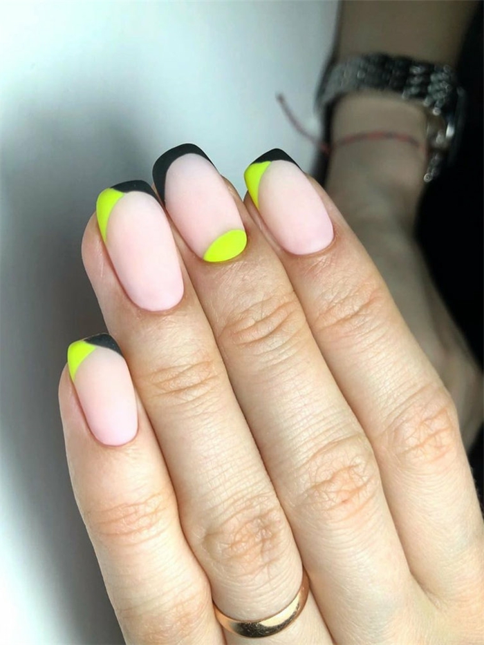 los mejores diseños de uñas para esta temporada, color de uñas verano 2019, uñas pintadas en color nude con detalles en negro y amarillo neón