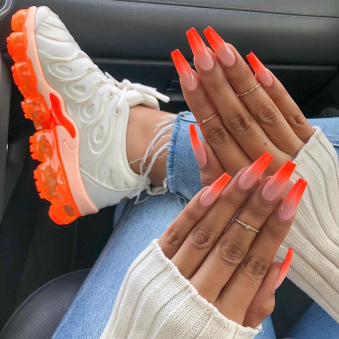 uñas acrílicas usper largas pintadas en color naranja con efecto ombre, color de uñas verano 2019