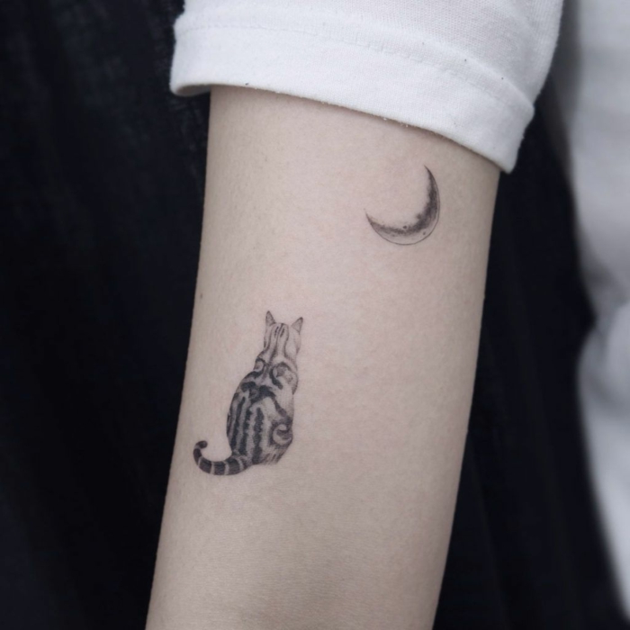 preciosos diseños de tatuajes de gatos en el brazo y el antebrazo, como escoger un diseño de tattoo con gato fotos 