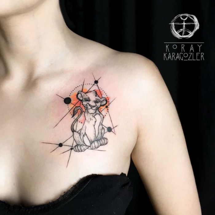 diseños de tatuajes geométricos en el pecho, tatuajes de Rey León, diseños de tattoos para inspirarte, galería de tatuajes 