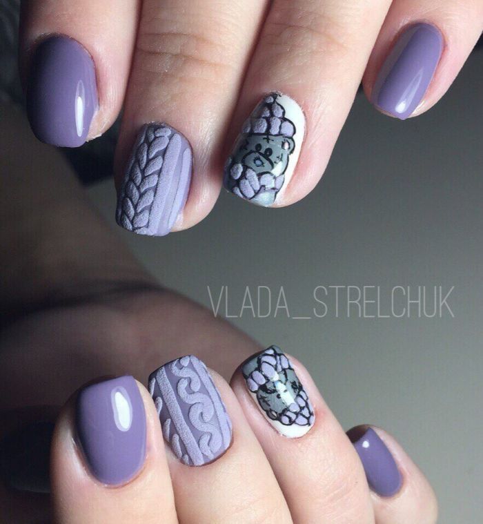 diseños de uñas en colores pastel con dibujos, uñas largas cuadradas pintadas en lila y blanco con dibujos de osos