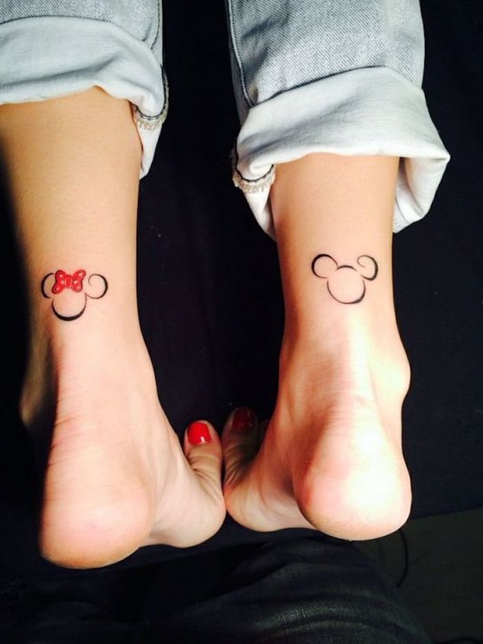 diseños de tatuajes Disney pequeños, tatuajes para mujeres minimalistas, dieños de tattoos originales para chicas 