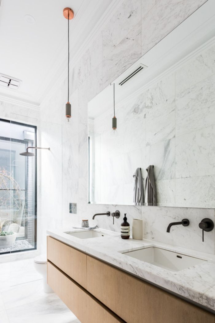 baños blancos decorados con mucho estilo, tendencias en cuartos de baño 2019, decoracion cuartos de baño originales 