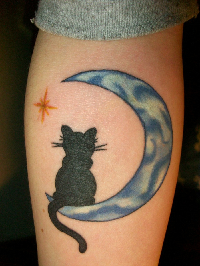 precioso diseño tatuajes antebrazo originales y bonitos, tattoo gato luna estrella, preciosos modelos de tatuajes con animales 