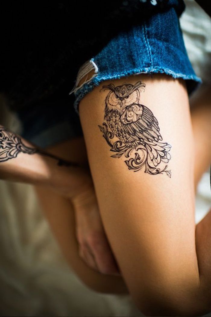 precioso tatuaje búho en la cadera, tatuajes de animales con su significado, tatuajes pequeños para mujeres originales