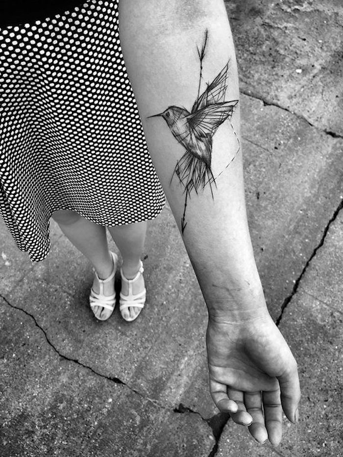 tatuajes antebrazo mujer originales, tatuajes pequeños para mujeres originales, diseños de tatuajes con elementos geométricos 