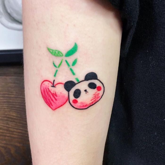 tatuaje Kung Fu panda, tatuajes minimalistas en el antebrazo, diseños de tatuajes pequeños en el brazo y el antebrazo 