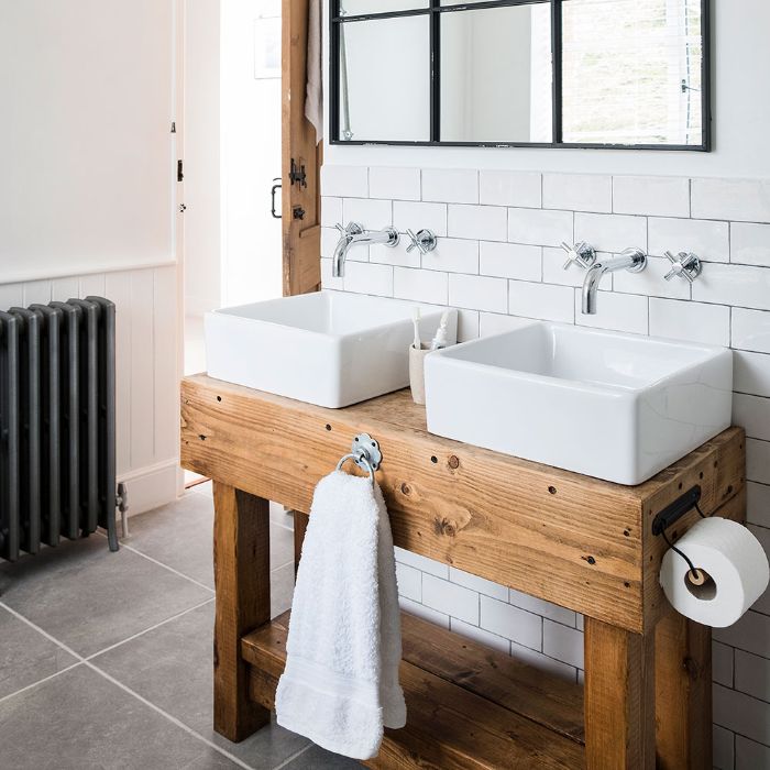 ideas de decoración de cuartos de baño, lavabo de madera rústico, ideas sobre como trasformar un cuarto de baño pequeño 