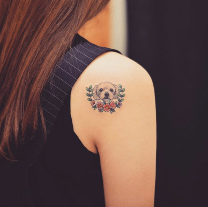 tatuajes pequeños para mujer en el hombro, diseños de tatuajes con animales, diseños de tattoos con mascotas, fotos de tatuajes 