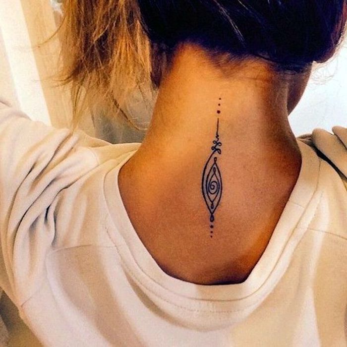 tatuajes pequeños para mujer, pequeño tatuajes ornamentado en el cuello, como escoger un diseño de tatuaje hombre 