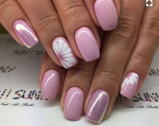 dibujos para uñas con motivos florales, hermoso diseño de uñas largas en forma cuadrada pintadas en rosado acabado mate