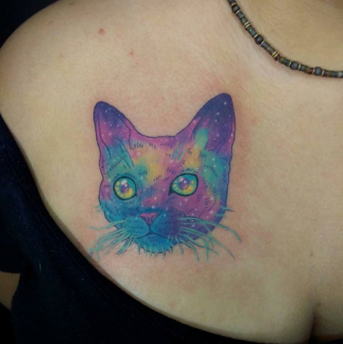 huellas de gato y otros tattoos de gatos, tatuaje en acuarelas, diseño de tattoo en el pecho, los mejores modelos de tattoos