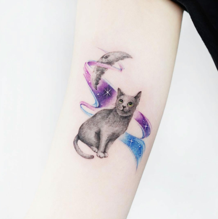 diseños de tattoos con acuarela, preciosos diseños de tatuaje gato, significado y simbologia de los gatos en la mitologia