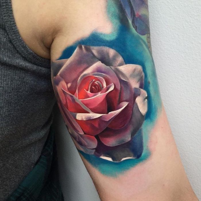 tatuaje rosa en el brazo en bonitos colores, diseños de tatuajes en acuarela, tatuajes brazo mujer con rosas, diseños de tattoos