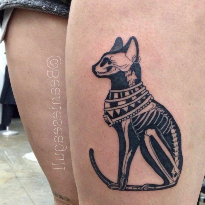 tatuaje gato original, tatuajes en las piernas, bonitos diseños de gatos, tatuaje craneo gato en fotos, adorables diseños de tattoos