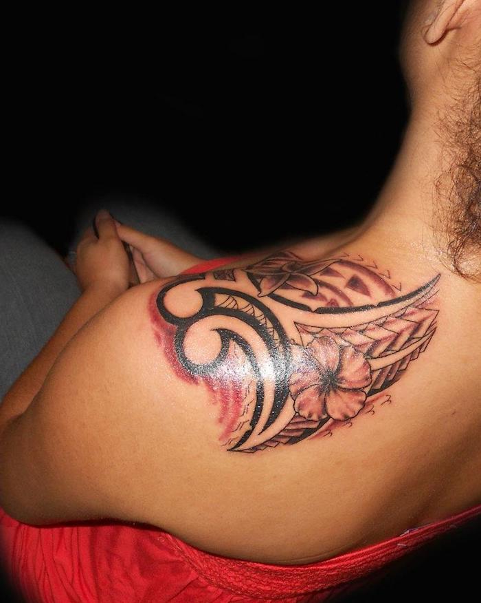 diseños de tatuajes en el hombro mujer, tatuajes con grande siginificado oculto, ideas de tatuajes simbólicos en fotos 