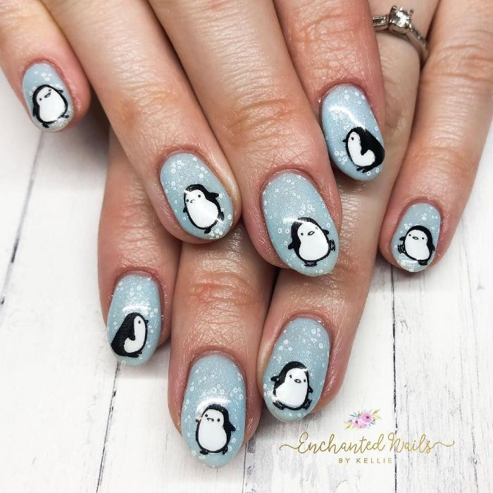 las mejores propuestas de dibujos para uñas, uñas largas almendradas con dibujos de pinguinos, modelos de uñas originales 