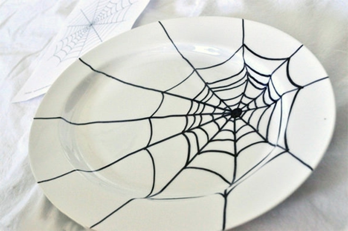 ideas decorativas para una fiesta de Halloween en casa, decoracion puertas halloween, decoración red de araña