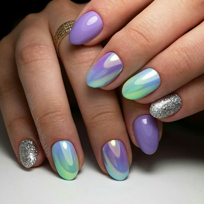 elegantes propuestas de manicura, combinaciones de colores bonitos, colores neones, combinación de lila y plateado, uñas de gel decoradas