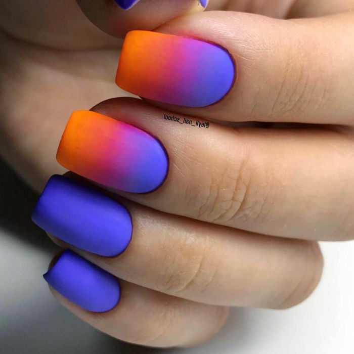 tonos neones en las uñas, uñas largas pintadas en azul, morado y naranja, colores en las uñas, manicura acabado mate 