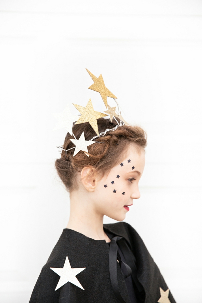 corona de estrellas en dorado para un disfrace niña, las mejores ideas de disfraces DIY para niño y niñas, disfraz de halloween niña