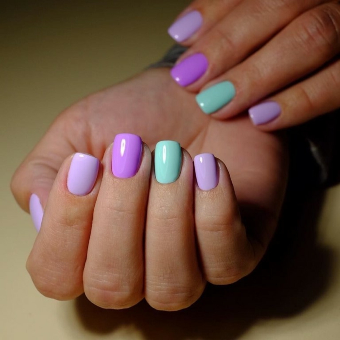 uñas con forma cuadrada pintadas en colores pastel, uñas de gel 2019 en colores bonitos, colores modernos en las uñas
