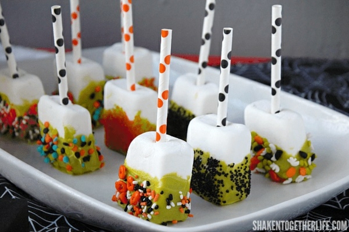 coloridas ideas de merienda halloween, fotos con ideas sobre comidas y dulces para una fiesta de halloween en casa 