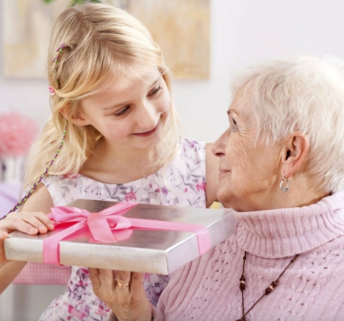 más de 80 ideas de regalos originales para abuelas, feliz cumpleaños a tu abuela, ideas de regalos para abuelas de nietos 