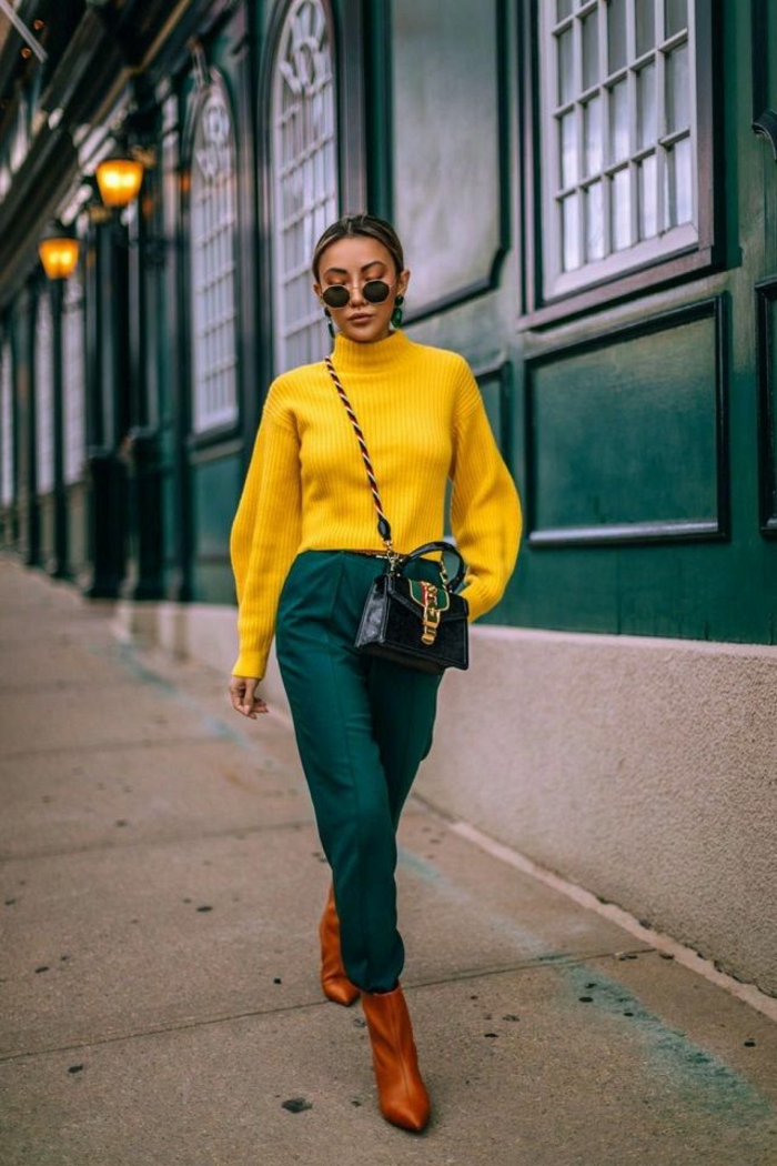amarillo y verde combinados con botas en color marrón, ideas de colores que combinan con amarillo, fotos de prendas modernas 