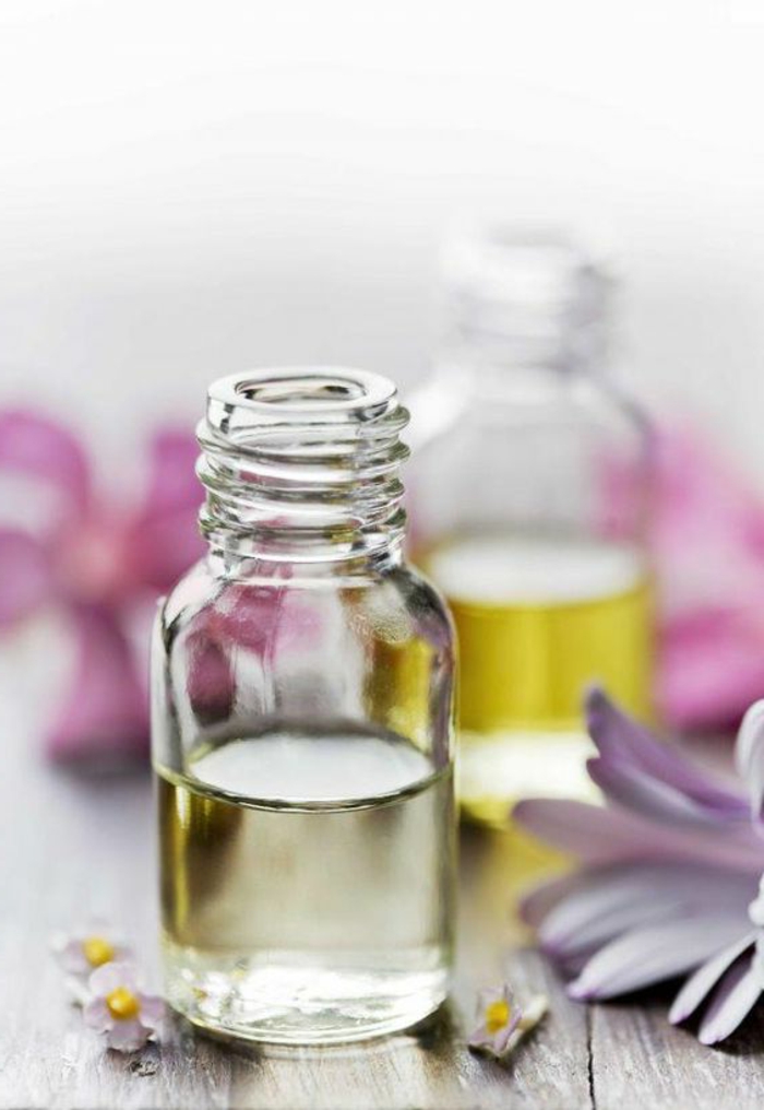 aceites naturales caseros, esencias florales para un ambientador DIY natural, ideas de aromatizantes caseros 