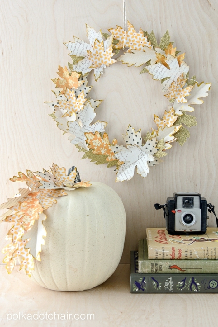 ideas estilosas para decorar el salón en otoño, manualidades de papel originales, manualidades halloween fotos