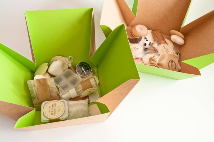 cajas con pequeños detalles para regalar a un familiar, regalos DIY para mujeres, ingeniosas ideas para el cumpleaños de tu suegra 