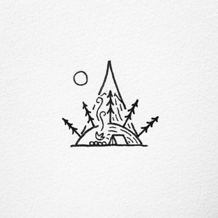 triángulo, árboles, fuego luna, ideas de pequeños tatuajes simbólicos que pueden ser diseños de tatuajes 