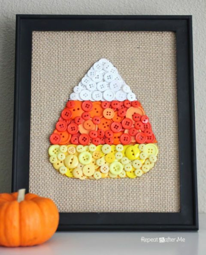 cuadro decorativo DIY para el otoño, ideas de manualidades con reciclaje, lamina original con botones reciclados coloridos 
